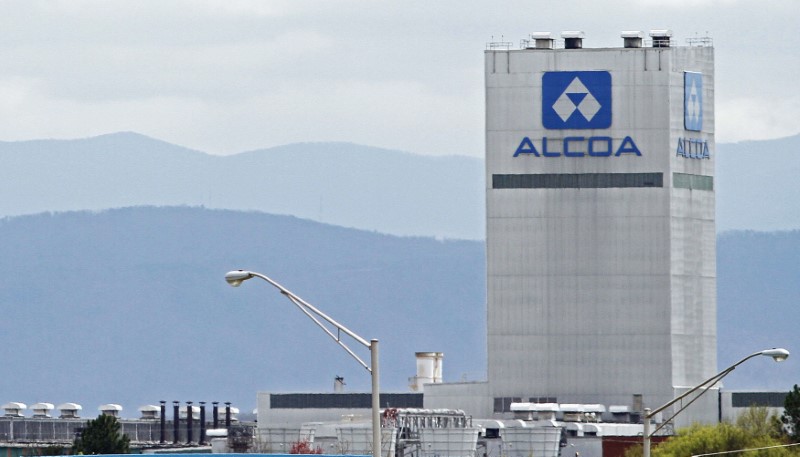 FILE PHOTO: An Alcoa aluminum plant in Alcoa, Tennessee, U.S. is seen in this April 8, 2014 file photo REUTERS/Wade Payne/File Photo